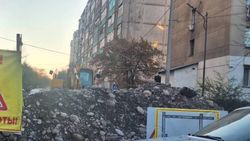 На Ахунбаева, Айни и Гагарина пробки из-за ремонта на ул.Джаманбаева. Фото горожанина