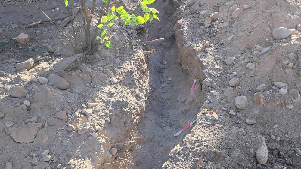 На Айтматова за месяц выкопали траншеи на одном и том же месте. Видео