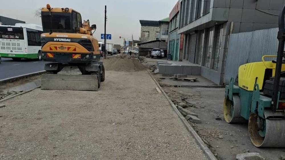 На какой стадии находится ремонт тротуара на Алматинке? Фото мэрии