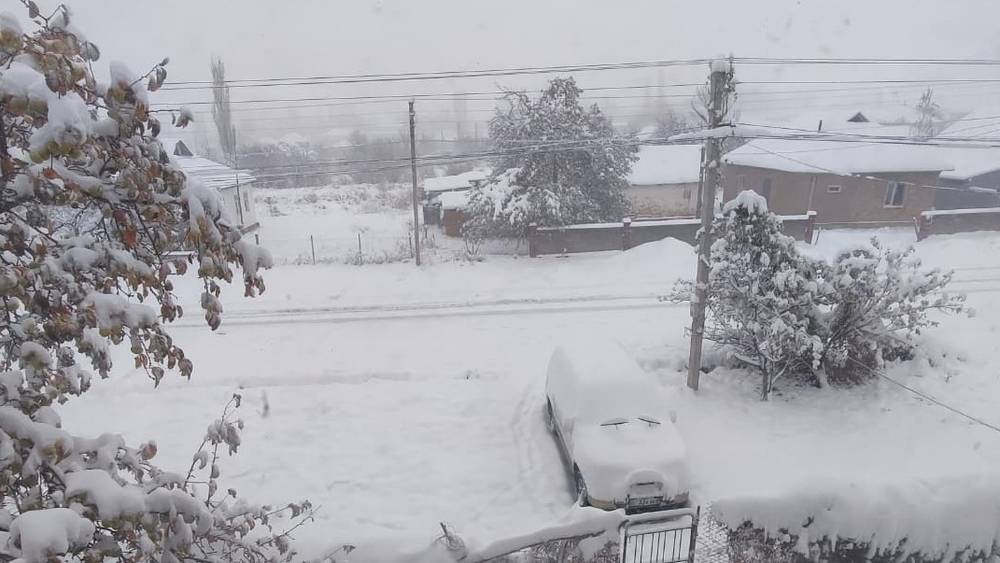Снег в селе Кой-Таш. Фото жителя