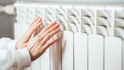 В 8 мкр до сих пор не подали отопление, - горожанин