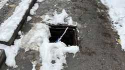 На тротуаре по Руставели нет решетки ливнеприемника. Ответ мэрии