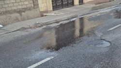 На ул.Репина снова утечка воды. Фото