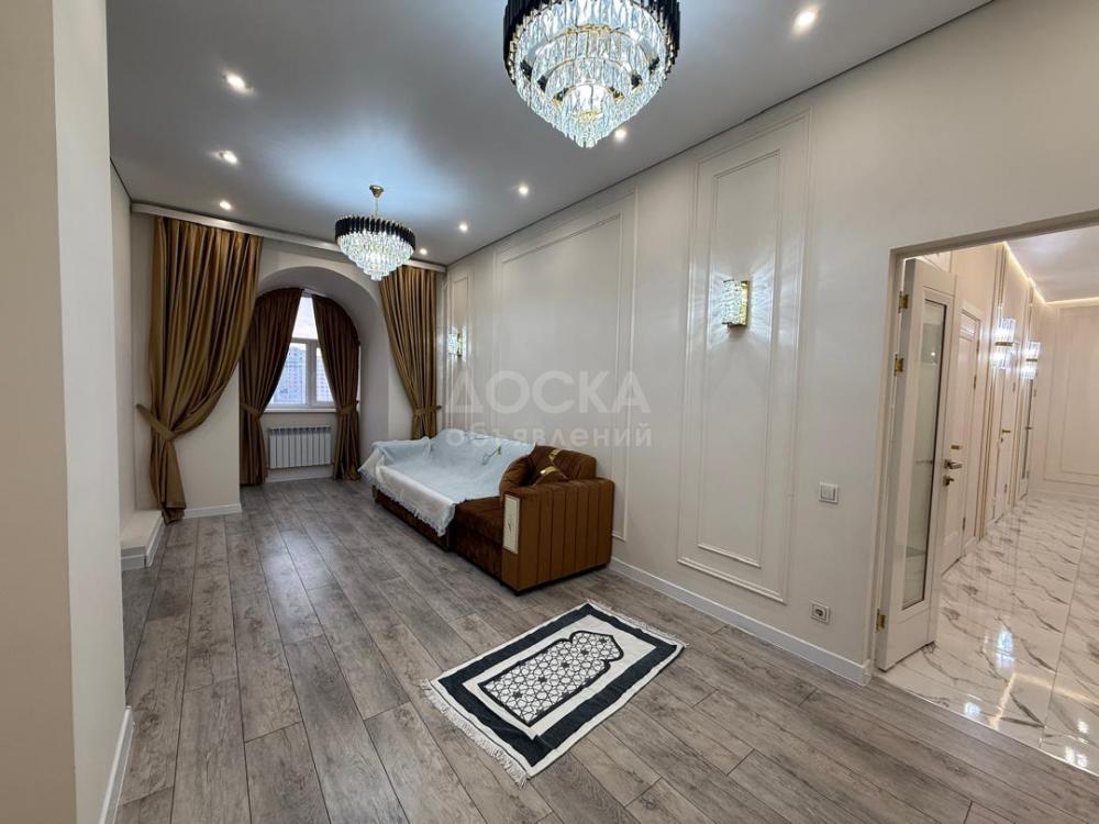 Продаю 3-комнатную квартиру, 105кв. м., этаж - 10/10, Айни/Леваневского.