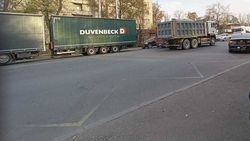 Горожанин просит установить весовой контроль по ул.Лермонтова. Фото