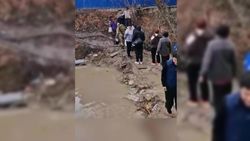 На новом автовокзале людям приходится проходить по воде и грязи после высадки. Ответ мэрии