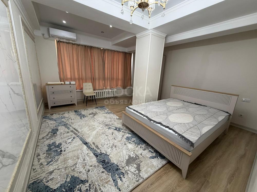 Сдаю 4-комнатную квартиру, 200кв. м., этаж - 13/13, 12 микрорайон .