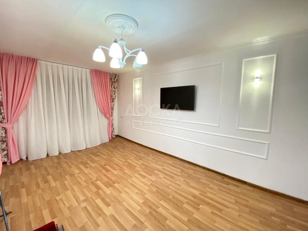 Продаю 1-комнатную квартиру, 30кв. м., этаж - 1/5, Исанова\Жумабек.