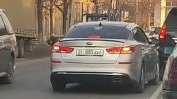 «Киа К5» объезжает пробку на Чапаева по встречке. Фото