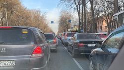Пробка на проспекте Айтматова. Фото горожанина