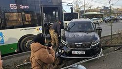 На Ахунбаева столкнулись автобус №55 и «Киа». В мэрии рассказали подробности