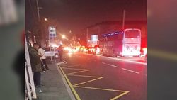 Остановка возле школы на Ахунбаева-Матросова без скамеек и навеса, - бишкекчанин