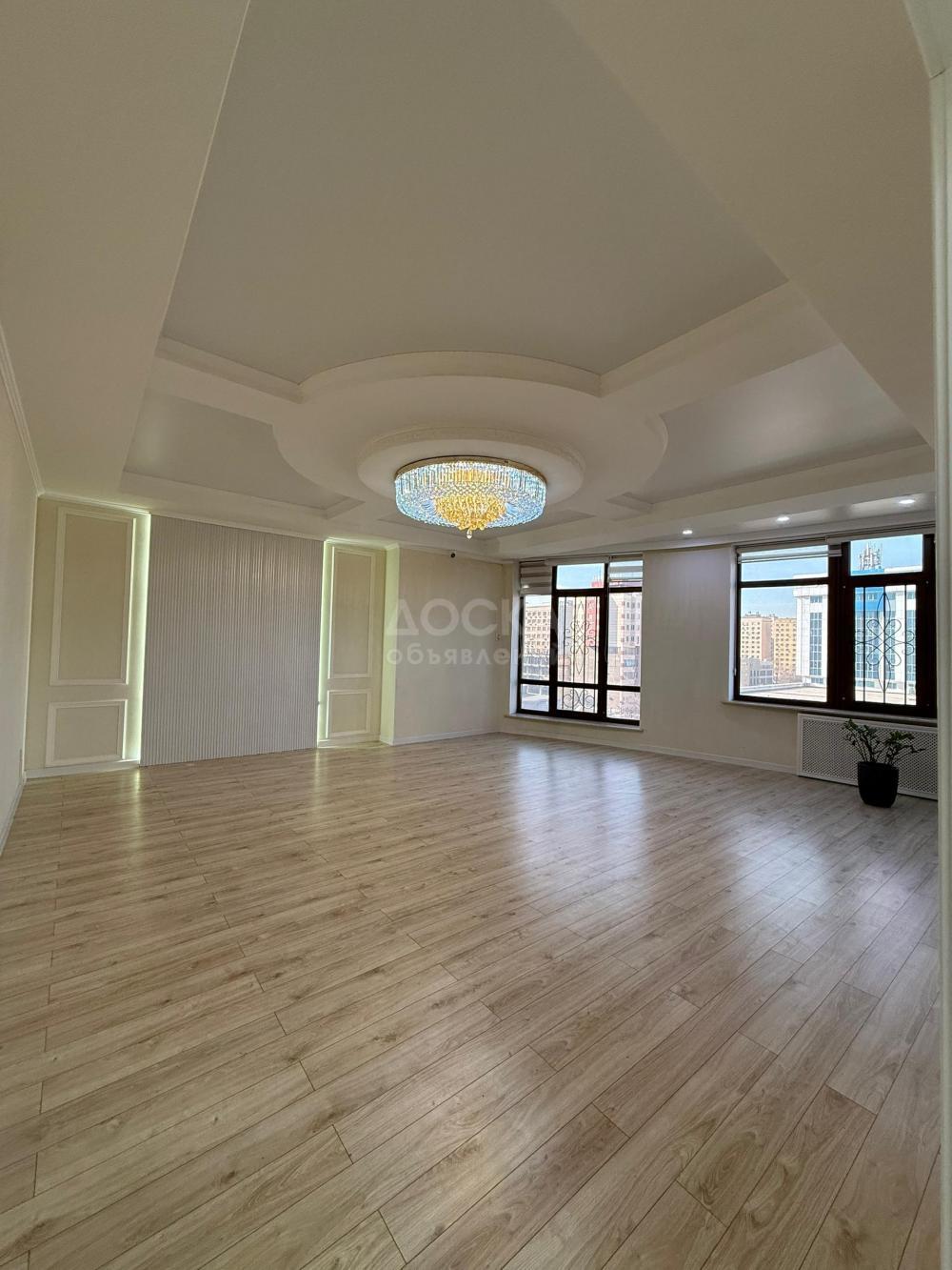 Продаю 4-комнатную квартиру, 156кв. м., этаж - 7/12, Советская/Горького, район Вефы. 255000$.