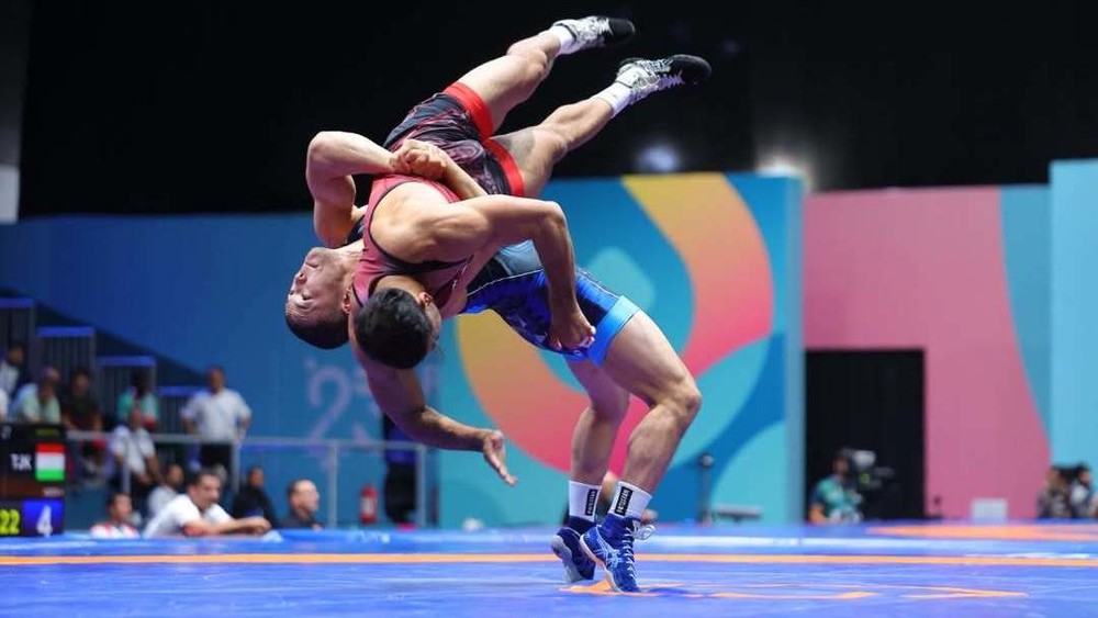 Акжол Махмудов