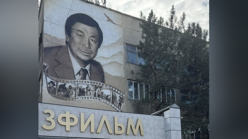 Mural honoring Tolomush Okeyev unveiled at Kyrgyzfilm studio