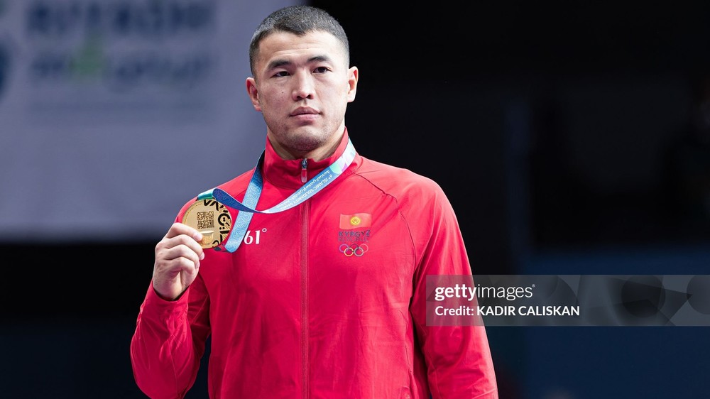 Акжол Махмудов