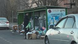 Возле академии физической культуры не убирают мусор, - горожанка