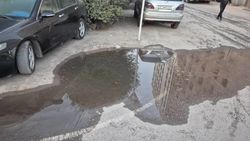 Утечка воды на Репина. Фото