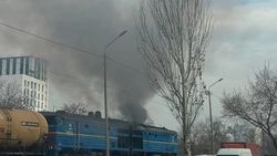 Поезд сильно дымит. Фото горожанина
