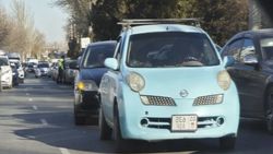 На Площади Победы милиция убирает припаркованные авто. Фото
