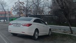 «Соната» стоит в зеленой зоне на Фрунзе. Фото