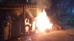 На ул.Кулатова подожгли мусорку. Фото