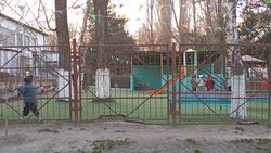 Горожанка просит снова изменить время начала работы детсадов