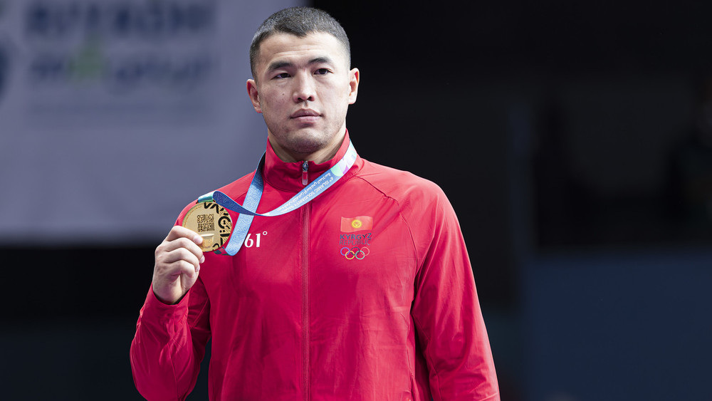 Акжол Махмудов