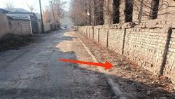 На ул.Асановой раскопали тротуар и не восстановили. Фото