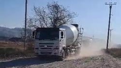 Горожанин жалуется на состояние дороги возле домов ГИК. Видео