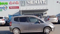 Машины вновь заняли пешеходный переход возле магазина «Чекит». Фото Машины вновь заняли пешеходный переход возле магазина «Чекит». Фото