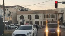 Таксист на «Сонате» припарковался на перекрестке. Фото Таксист на «Сонате» припарковался на перекрестке. Фото