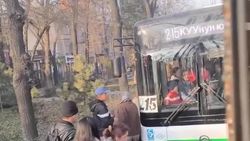 На Ахунбаева столкнулись два автобуса. Один из водителей признал вину, - мэрия