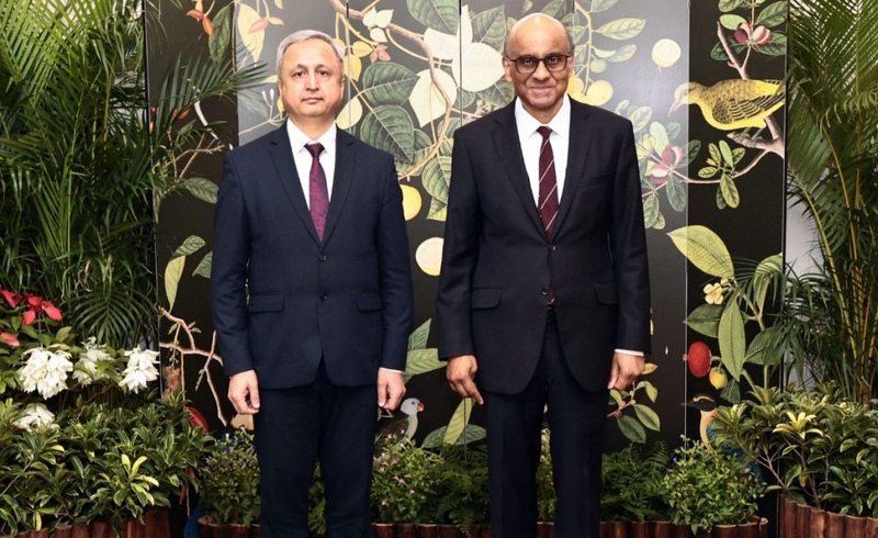 Ambassador of Tajikistan presents credentials to President of Singapore