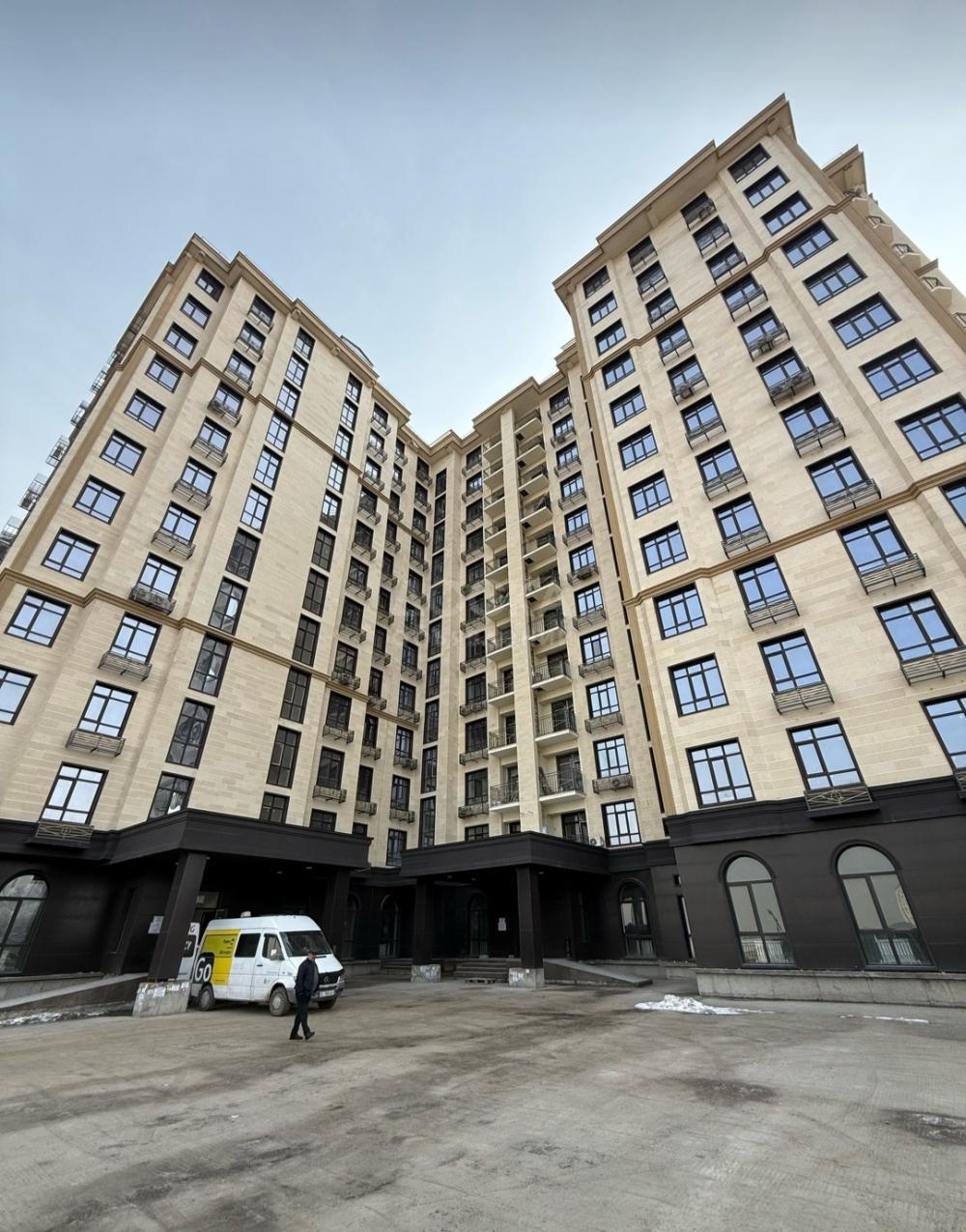 Продаю 2-комнатную квартиру, 80кв. м., этаж - 3/12, Мкр Асанбай ЖК "Теплый стан". 140000$ .