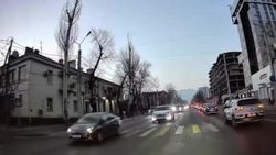 На ул.Байтик Баатыра «Фит» организовал ДТП с участием трех машин. Видео