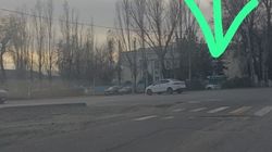 Яма на перекрестке Жибек Жолу—Лермонтова. Фото