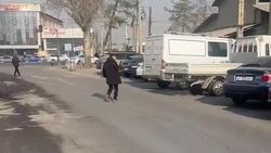 На участке ул.Патриса Лумумбы нет тротуара. Видео горожанина