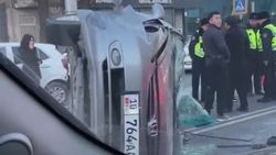 Еще видео с места ДТП на ул.Байтик Баатыра. Видео