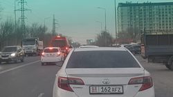 Горожанин назвал причину пробок на 7 Апреля. Фото