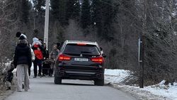 На территорию парка «Ала-Арча» заезжают не только электрокары. Фото горожанки