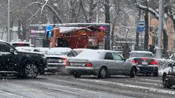 Движение на проспекте Айтматова встало, - бишкекчанка 