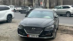 Четырех водителей оштрафовали на 22 тыс. сомов за парковку в зеленой зоне на ул.Фрунзе. Фото