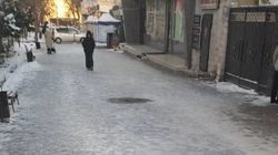 Гололед на тротуаре возле поликлиники в 6 мкр. Фото