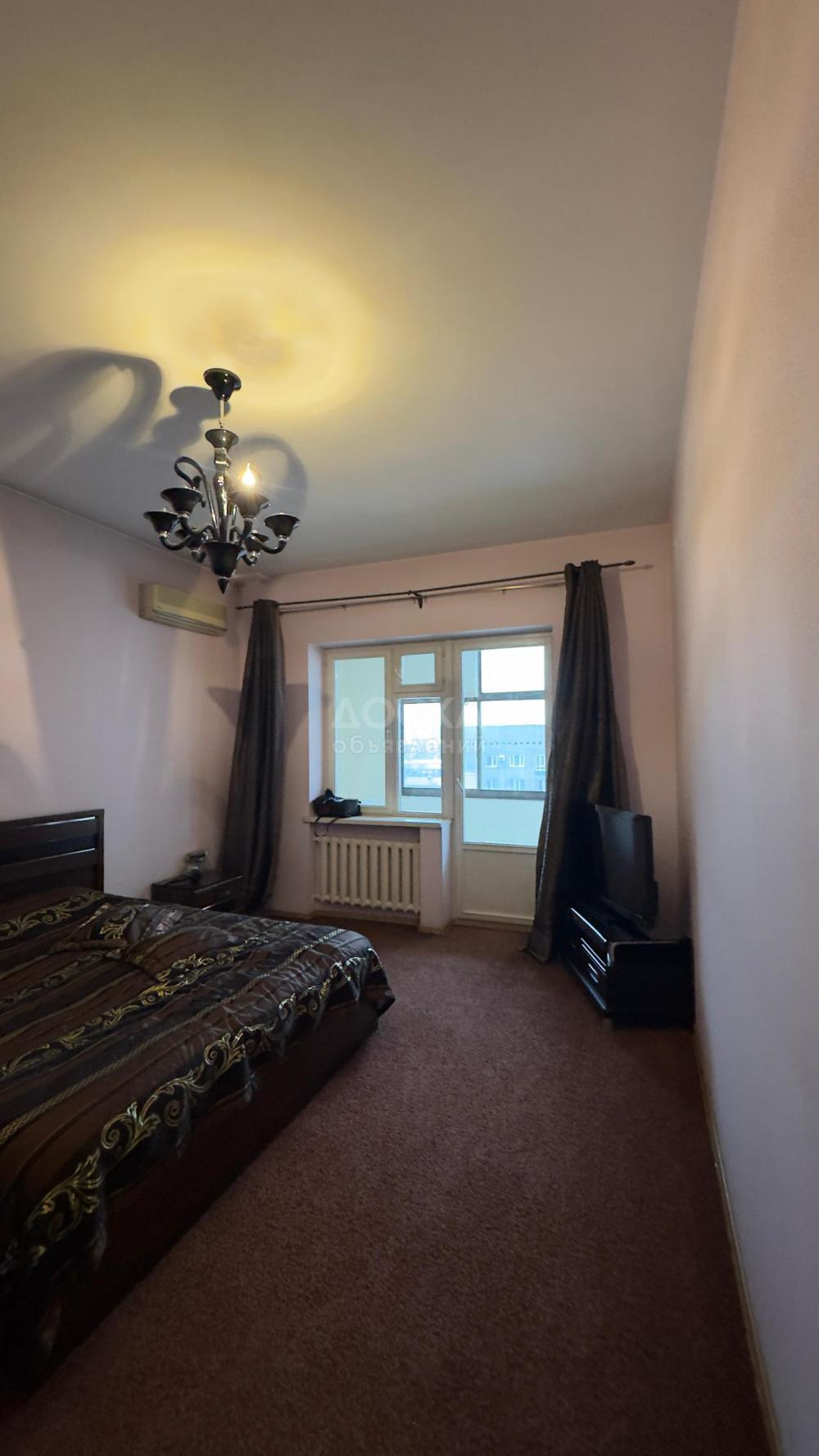 Продаю 4-комнатную квартиру, 230кв. м., этаж - 8/9, Токтогула/Шопокова 99/1. 255000$.