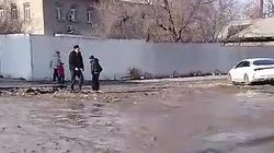 Как выглядит дорога возле железно-дорожной больницы и школы №44. Видео горожанина