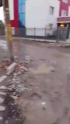 Горожанин показал состояние дороги по ул.Крылова. Видео