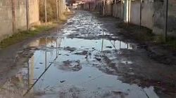 Житель жилмассива Колмо просит отремонтировать улицу Максат, состояние которой находится в плохом состоянии