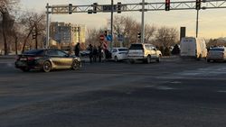 На Айтматова-Масалиева произошло ДТП: одна из машин выехала на тротуар