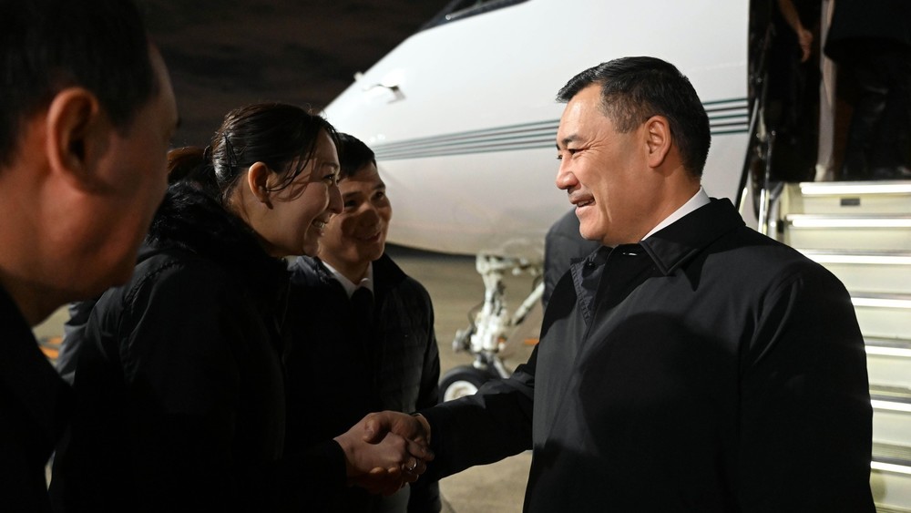 Садыра Жапарова встретили вице-министр иностранных дел Японии Эри Арфия и другие официальные лица